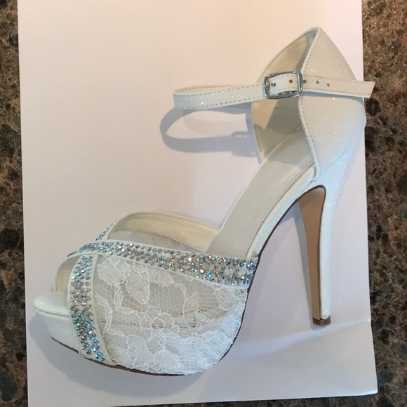 😍Gorgeous heels, great for a bride! Donating soon - Picture 4 of 4